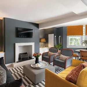  Apartment With Private Parking United Kingdom