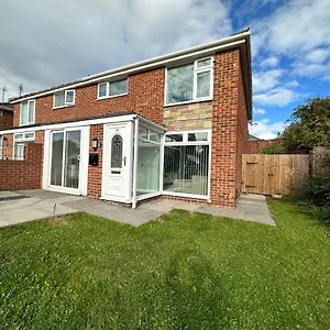  Holiday home Spacious And Stylish 3-bed Ideal For Families