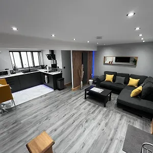  Apartment Entire Two Bedroom & Free Parking United Kingdom